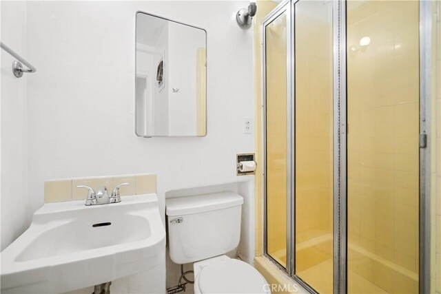 2511 W 5th St, Los Angeles, CA 90057 - full bath with a sink and a stall shower