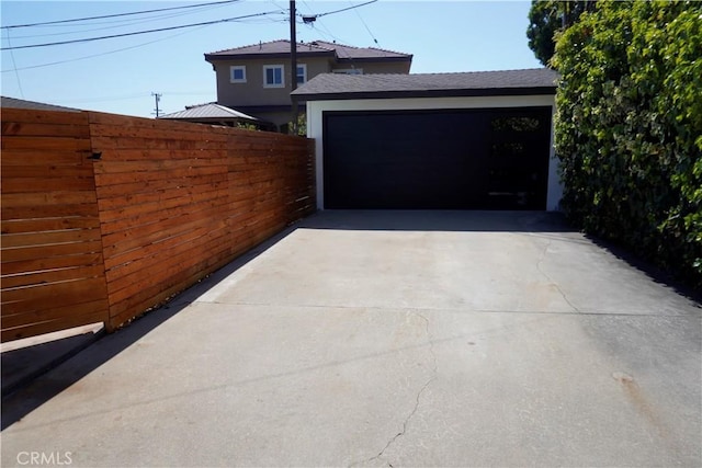 3565 Lashbrook Ave, Rosemead, CA 91770 - view of patio with a detached garage