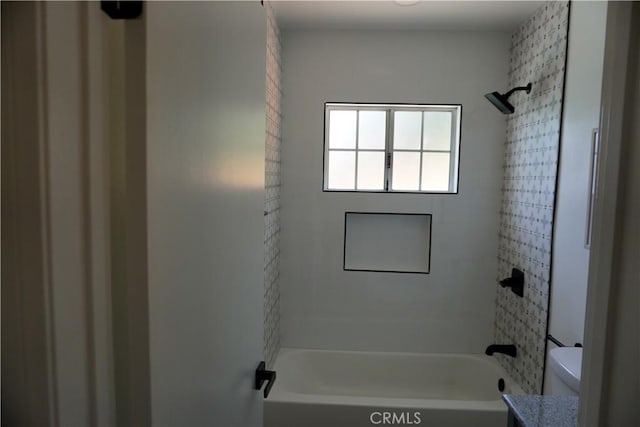 3565 Lashbrook Ave, Rosemead, CA 91770 - full bathroom with toilet and washtub / shower combination