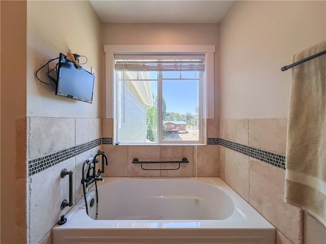 9401 Whispering Pines Rd, Frazier Park, CA 93225 - full bathroom featuring a garden tub