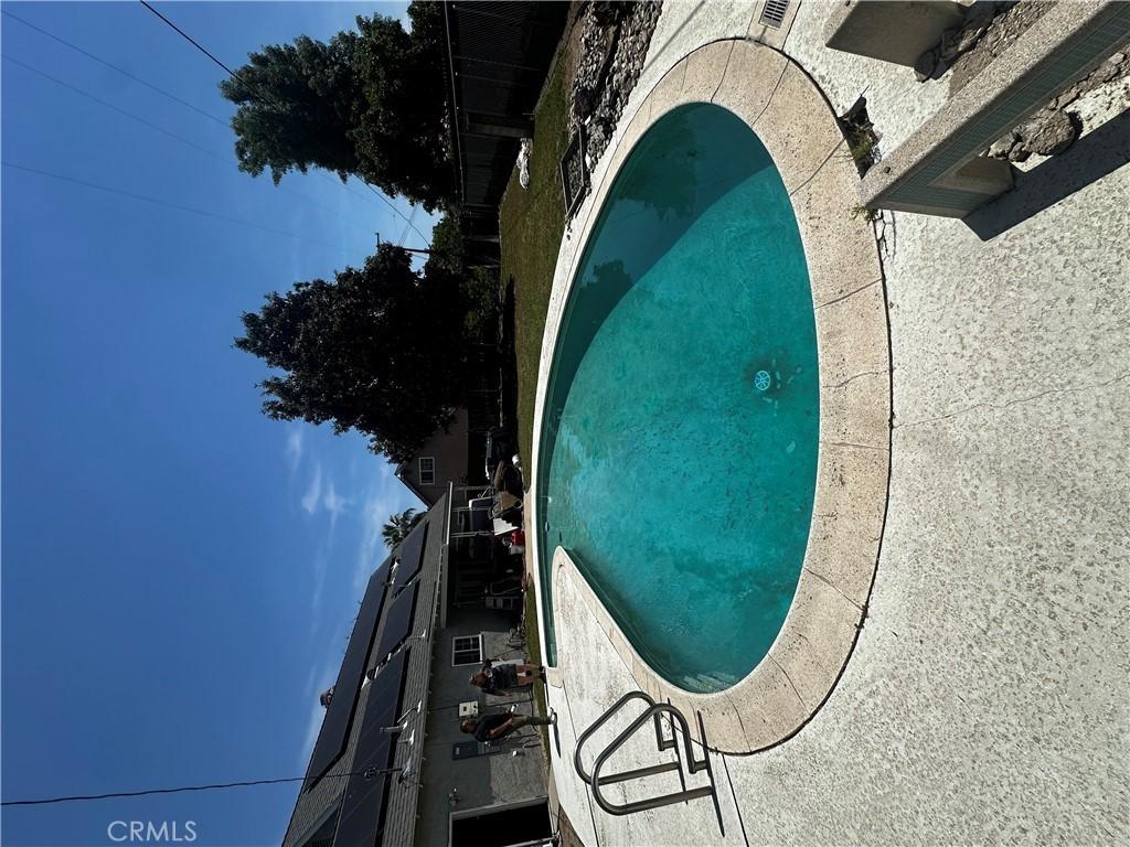 1374 N Primrose Ave, Rialto, CA 92376 - view of swimming pool