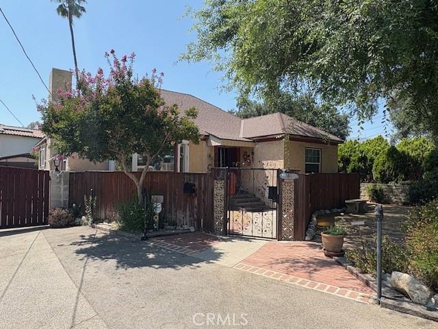 2707 Windsor Ave, Altadena, CA 91001 - view of front of property with a gate, stucco siding, and a fenced front yard