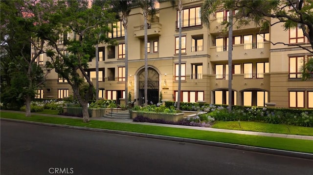 411 N Oakhurst Dr Unit 201, Beverly Hills, CA 90210 - view of building exterior