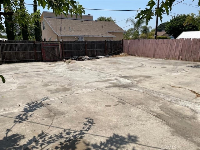 11250 Victory Blvd, North Hollywood, CA 91606 - view of patio with a gate
