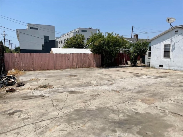 11250 Victory Blvd, North Hollywood, CA 91606 - view of yard