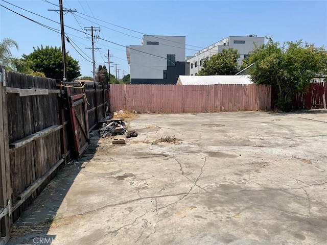 11250 Victory Blvd, North Hollywood, CA 91606 - view of yard