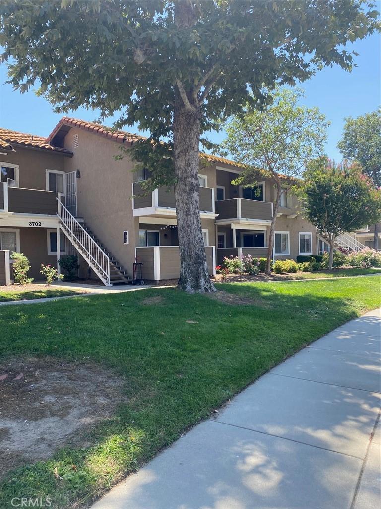 3702 Oak Creek Dr Unit H, Ontario, CA 91761 - photo 2