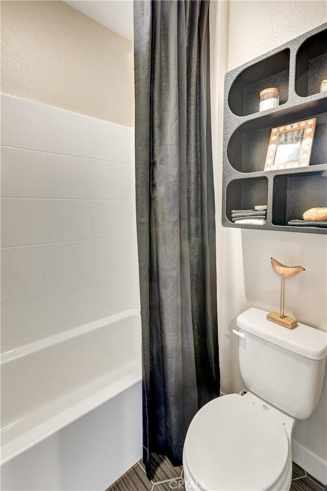 17163 Kent St, Hesperia, CA 92345 - full bath with toilet and shower / tub combo