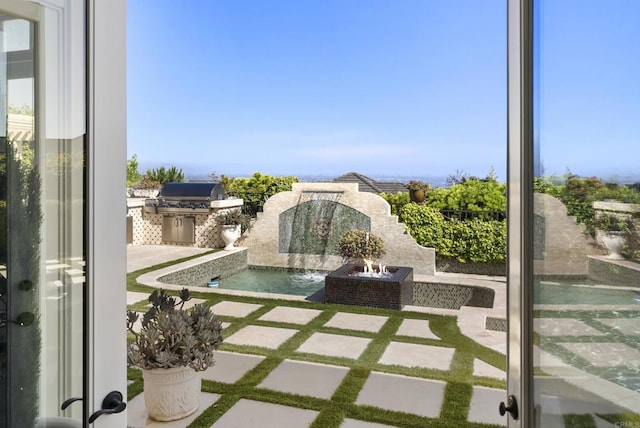 6815 La Jolla Scenic Dr, La Jolla, CA 92037 - view of patio / terrace with an outdoor kitchen