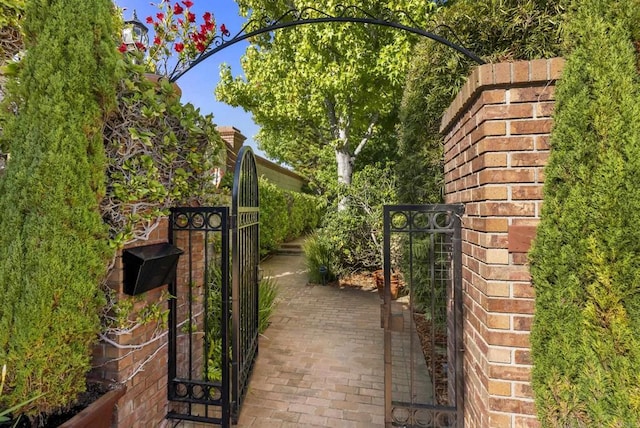 6815 La Jolla Scenic Dr, La Jolla, CA 92037 - view of gate