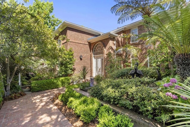 6815 La Jolla Scenic Dr, La Jolla, CA 92037 - view of front of home with brick siding