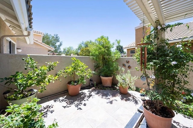 5260 W Palmer Dr, Banning, CA 92220 - fenced backyard featuring a patio
