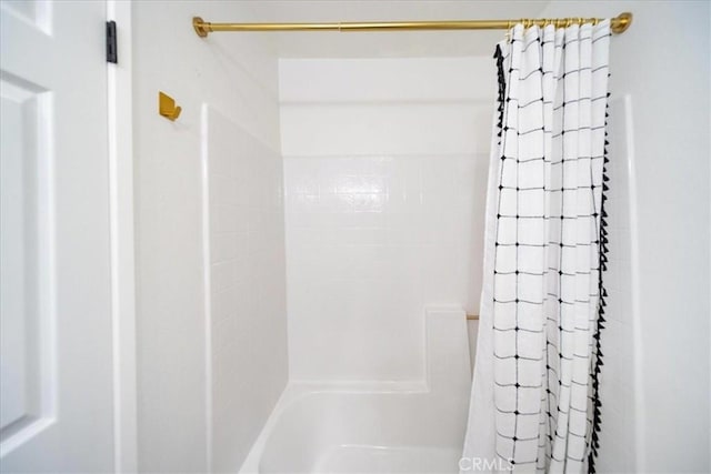 5260 W Palmer Dr, Banning, CA 92220 - bathroom featuring shower / tub combo