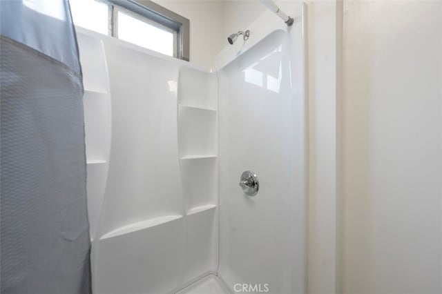 532 W 5th St, Long Beach, CA 90802 - full bath with a shower