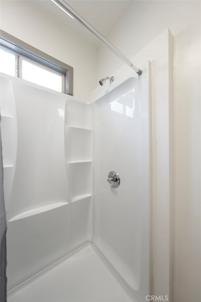 532 W 5th St, Long Beach, CA 90802 - full bath with a shower