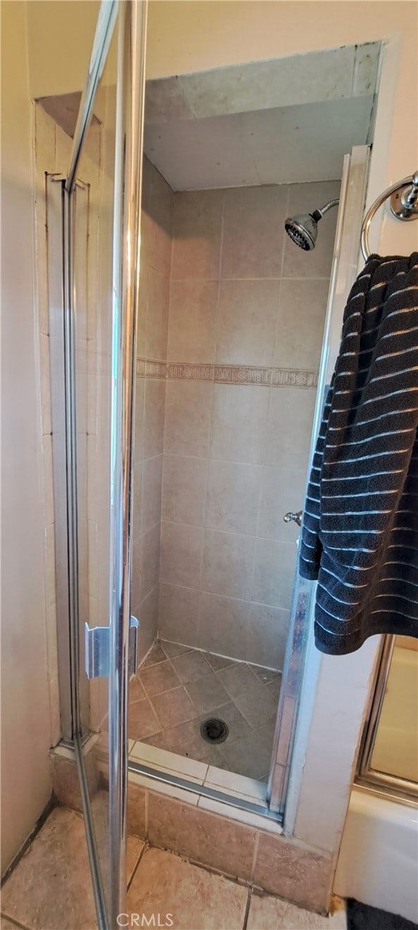 1605 S Birch St, Santa Ana, CA 92707 - full bathroom featuring a shower stall