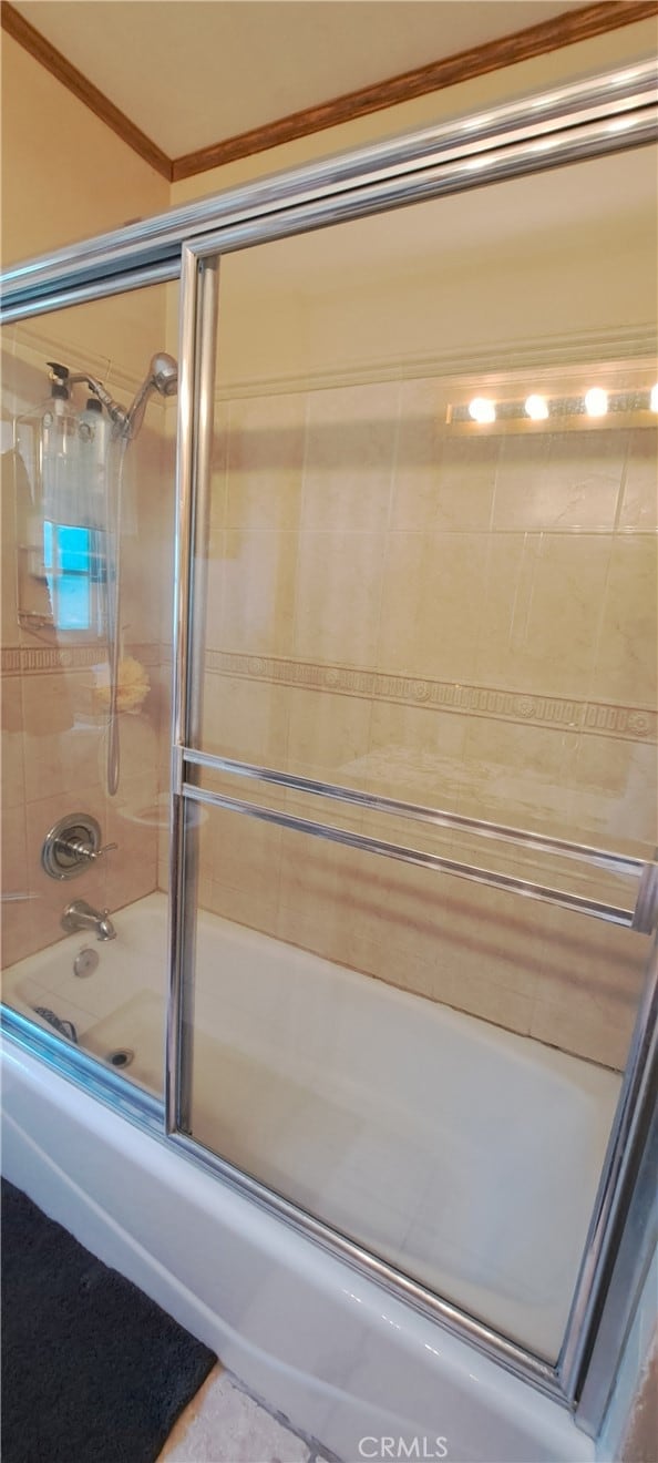 1605 S Birch St, Santa Ana, CA 92707 - full bath featuring enclosed tub / shower combo and ornamental molding