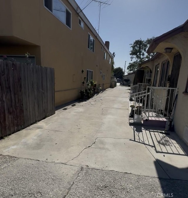 8648 Chestnut Ave, South Gate, CA 90280 - view of concrete alley