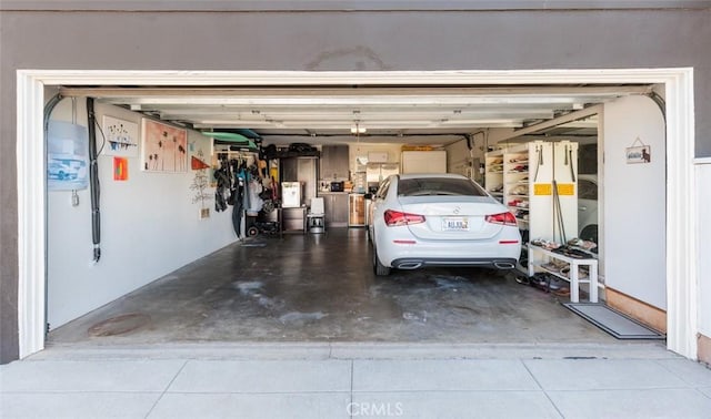 31907 9th Ave, Laguna Beach, CA 92651 - garage featuring concrete driveway
