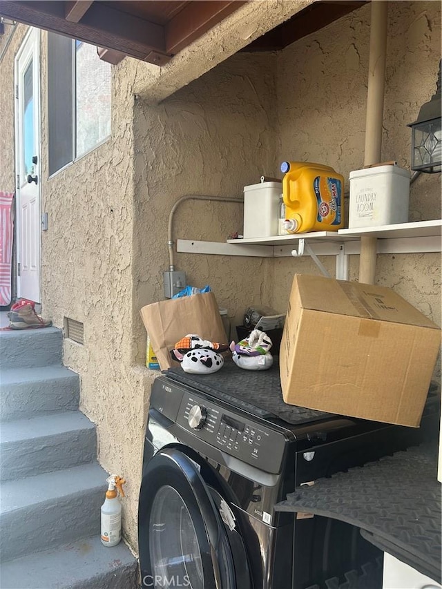 2432 N Eastern Ave, Los Angeles, CA 90032 - laundry area featuring washer / dryer