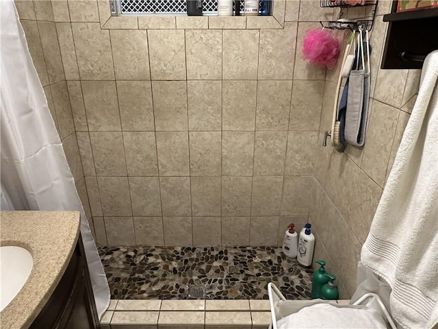 2432 N Eastern Ave, Los Angeles, CA 90032 - bathroom featuring tiled shower and vanity