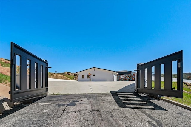 109 Buckskin Rd, Bell Canyon, CA 91307 - view of asphalt driveway