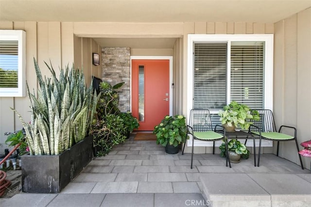 20516 Aetna St, Woodland Hills, CA 91367 - property entrance with a porch