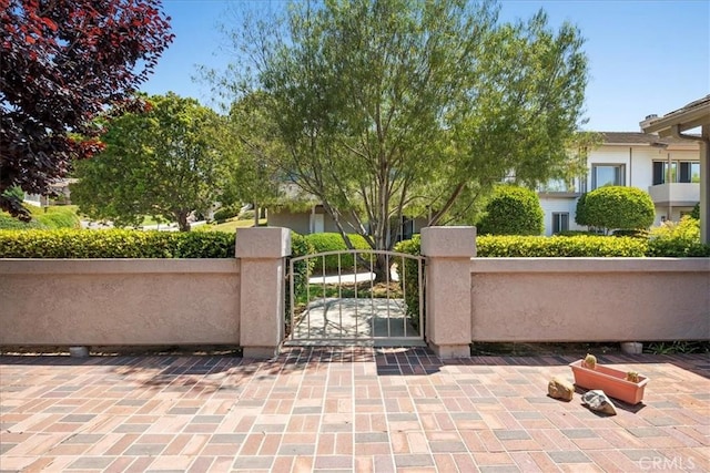 81 Via Larga Vis, Bonsall, CA 92003 - gate with a fenced front yard