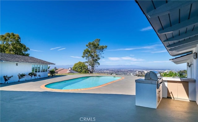 13 Buggy Whip Dr, Rolling Hills, CA 90274 - swimming pool with a patio and an outdoor kitchen