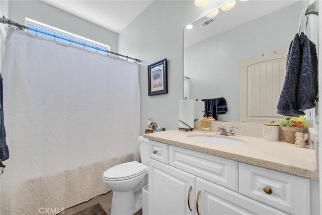 11444 River Run St, Apple Valley, CA 92308 - full bathroom featuring vanity and shower / tub combo with curtain