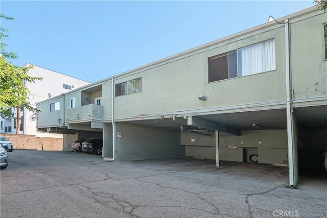 6160 Whitsett Ave Unit 4, North Hollywood, CA 91606 - view of covered parking lot