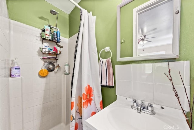 7314 Summitrose St, Tujunga, CA 91042 - bathroom featuring a shower with curtain and vanity