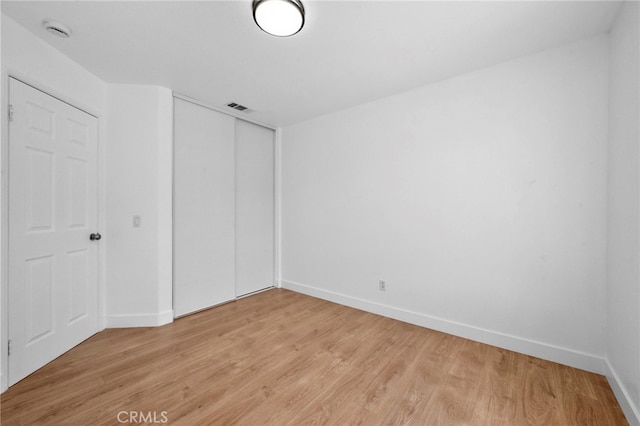 827 La Cadena Ln, Corona, CA 92879 - unfurnished bedroom featuring light wood-type flooring and a closet