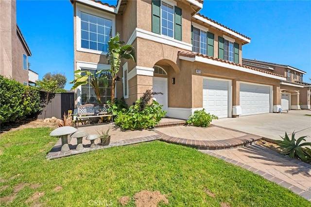 827 La Cadena Ln, Corona, CA 92879 - mediterranean / spanish-style home with stucco siding, a tile roof, and a garage