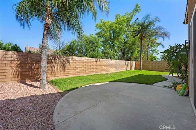827 La Cadena Ln, Corona, CA 92879 - fenced backyard with a patio area