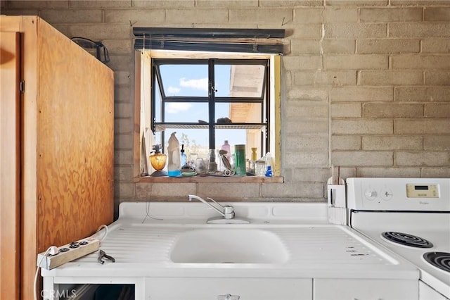 72082 Winters Rd Unit 29, Palms, CA 92277 - kitchen with electric range