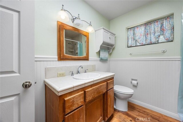 501 Old State Rd, Wofford Heights, CA 93285 - full bath featuring wood finished floors, a wainscoted wall, vanity, and curtained shower