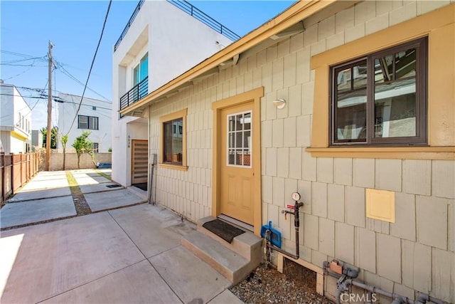 5336 Lemon Grove Ave, Los Angeles, CA 90038 - property entrance featuring a patio area