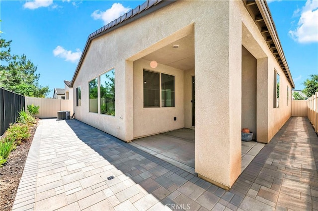 1660 Capri Way, Beaumont, CA 92223 - fenced backyard with a patio