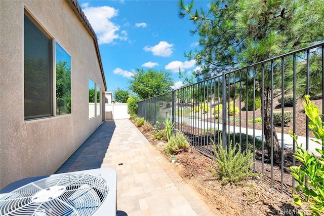 1660 Capri Way, Beaumont, CA 92223 - fenced backyard with a patio area