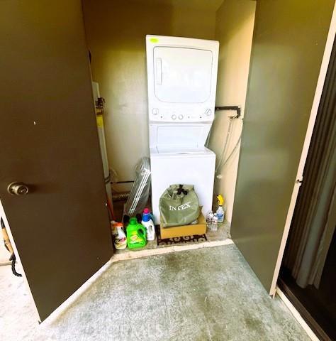 13212 La Jolla Cir Unit 307B, La Mirada, CA 90638 - laundry room featuring stacked washing machine and dryer