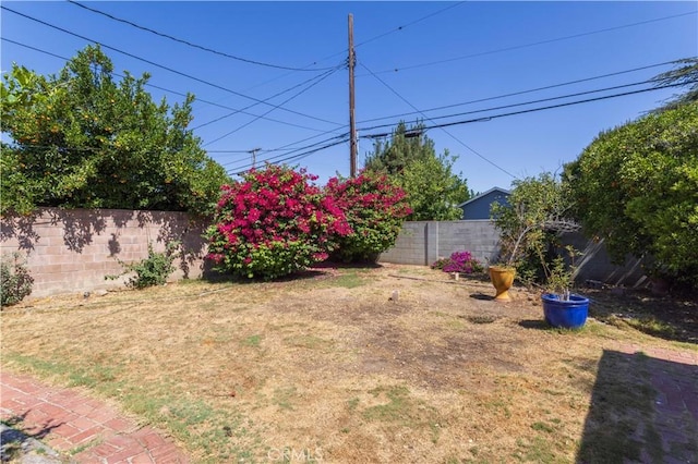 16533 Nordhoff St, North Hills, CA 91343 - view of fenced backyard