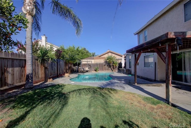 1166 Labrador Ct, Newman, CA 95360 - view of swimming pool featuring a fenced backyard and a patio