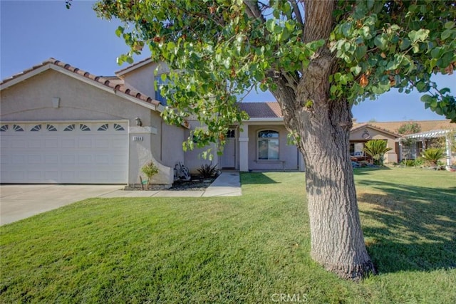 1166 Labrador Ct, Newman, CA 95360 - view of front of property featuring stucco siding, a garage, a front lawn, concrete driveway, and a tiled roof