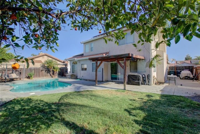 1166 Labrador Ct, Newman, CA 95360 - back of house featuring stucco siding, a fenced backyard, a patio area, and a pergola