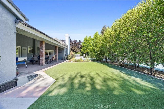 8905 Saint Cloud Ln, Bakersfield, CA 93311 - view of grassy yard with a patio area