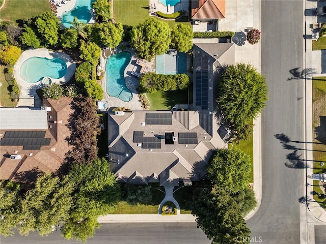 8905 Saint Cloud Ln, Bakersfield, CA 93311 - bird's eye view of a pool