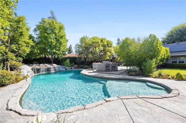 8905 Saint Cloud Ln, Bakersfield, CA 93311 - swimming pool with a patio area