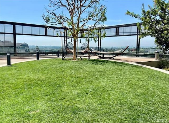 889 Francisco St Unit 1105, Los Angeles, CA 90017 - surrounding community featuring a yard