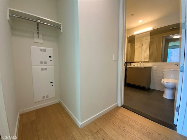 889 Francisco St Unit 1105, Los Angeles, CA 90017 - laundry room with wood finished floors and baseboards
